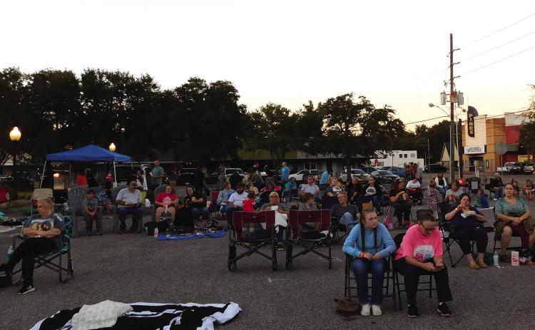 Members of the Silsbee community gathered outside the library for movie night on Saturday, Oct. 1. Photo Courtesy of Pam Hartt