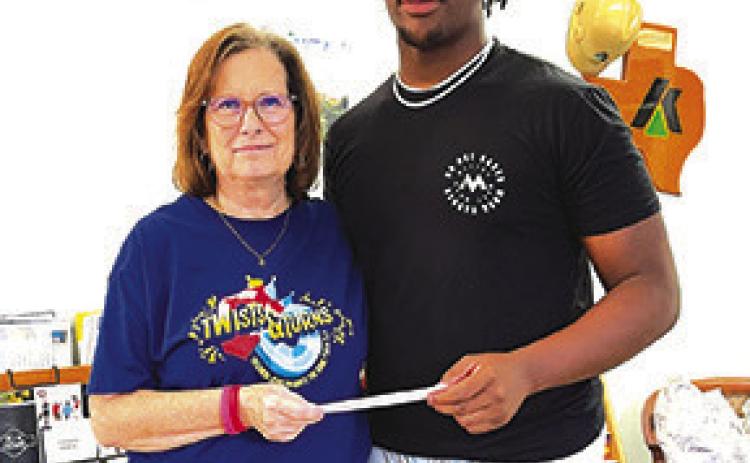 Jayron Williams, right, is presented the 2023 Silsbee Chamber of Commerce scholarship by Janie Hopkins chamber secretary/treasurer.Jayron plans to attend Lamar University in the fall. Courtesy Photo